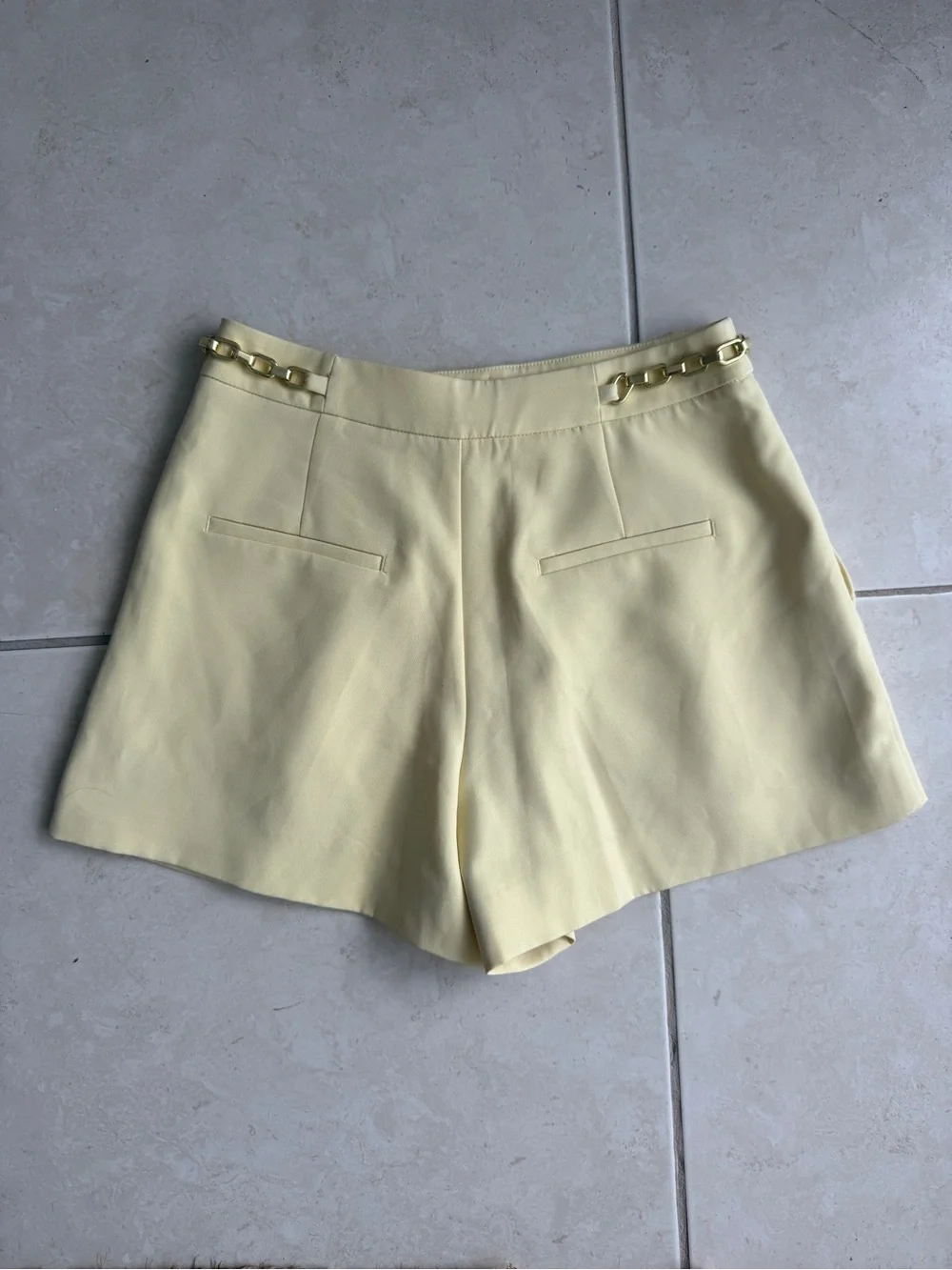 Generation Love Butter Yellow Pleated Shorts with Gold Chain Detail - Size 2 - Picture 2 of 7